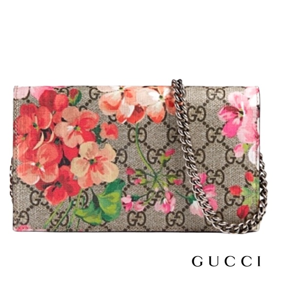 gucci gg supreme monogram blooms